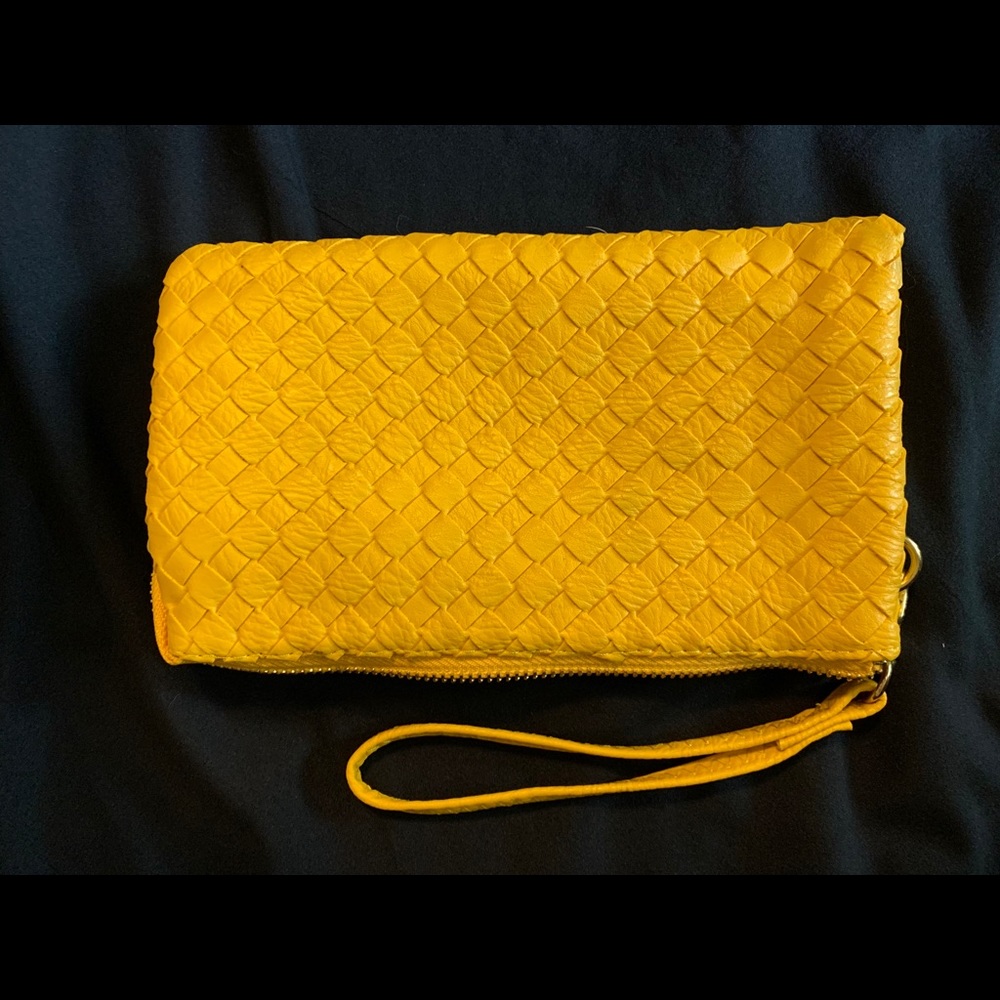 Clutch - Picture 2 of 3